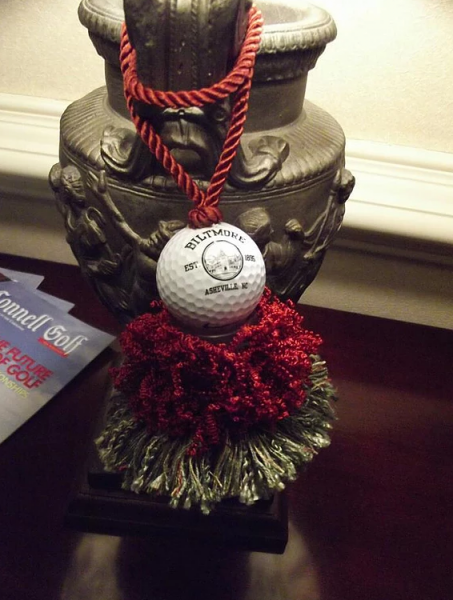Beautiful handmade tassel for all golf lovers! Unique design in colors red and green, perfect accent piece for any decor. 
